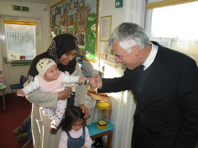 David Ward MP with a mother and daughter at Mortimer House Children’s Centre